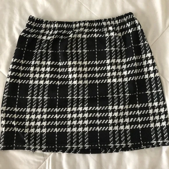 Like new plaid mini skirt shein size M - Picture 4 of 5